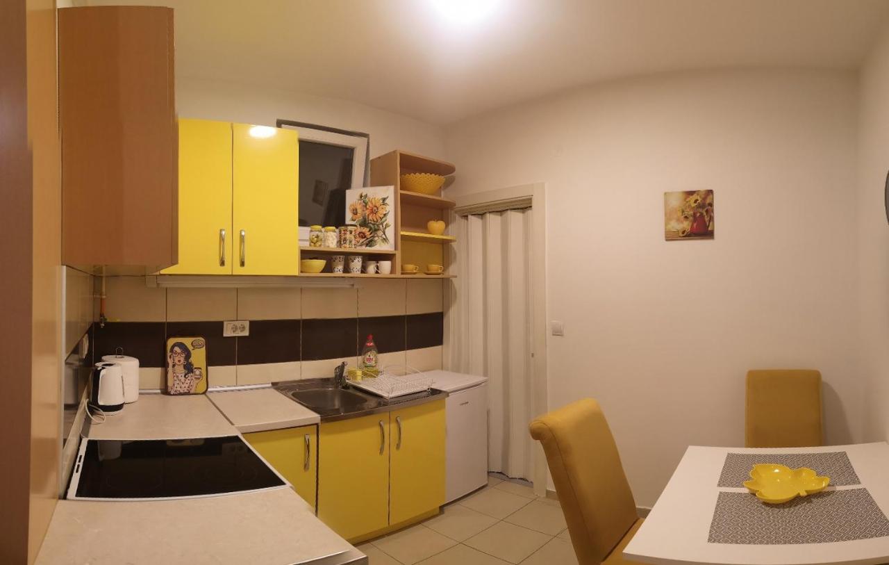 Apartman Sunflower Sremska Mitrovica Exterior photo