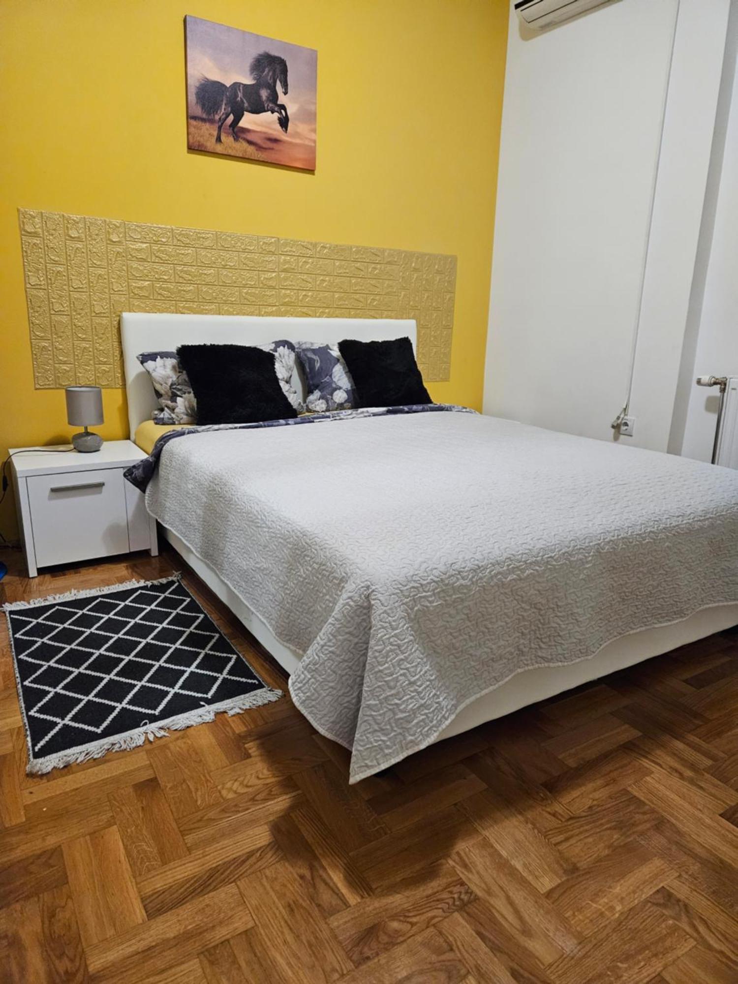 Apartman Sunflower Sremska Mitrovica Exterior photo